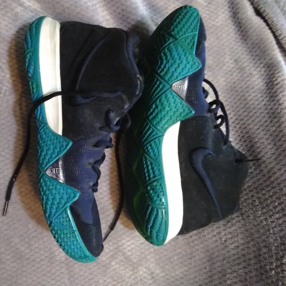 Kyrie Obsidian Sneakers from Nike. Men's size 9 - Picture 1 of 5